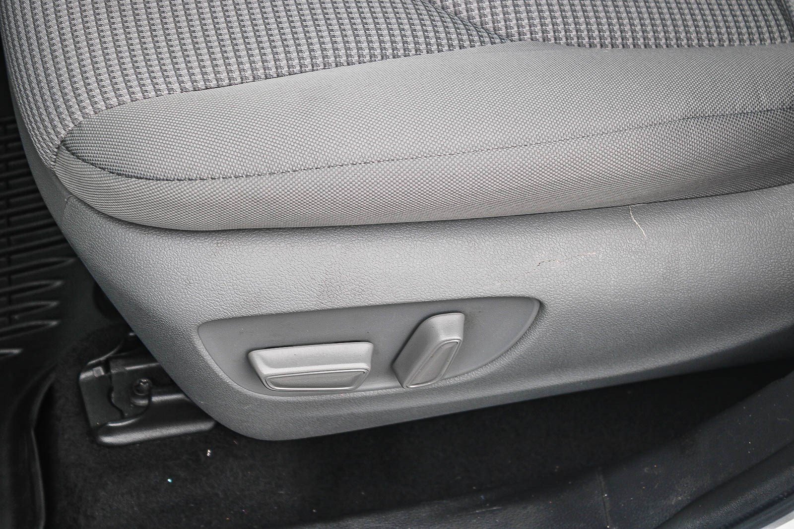 Used 2022 Toyota Highlander LE FWD image 22