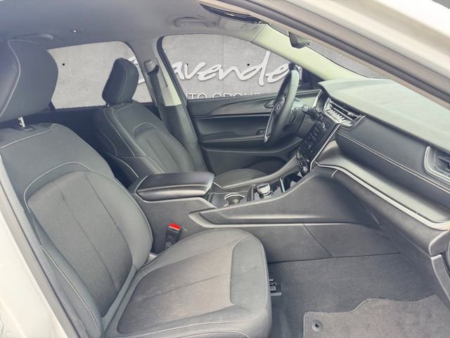 Used 2023 Jeep Grand Cherokee L Laredo image 24