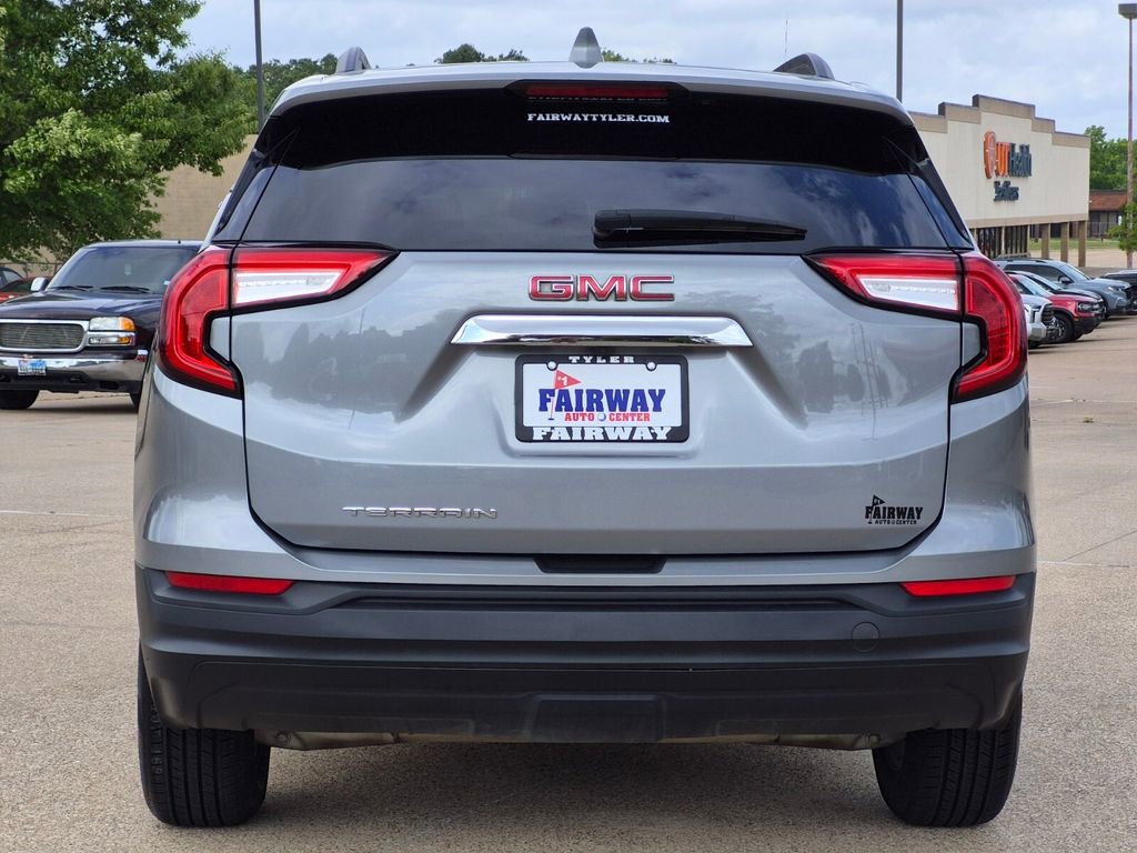 Used 2023 GMC Terrain SLE w/ Driver Convenience Package image 5