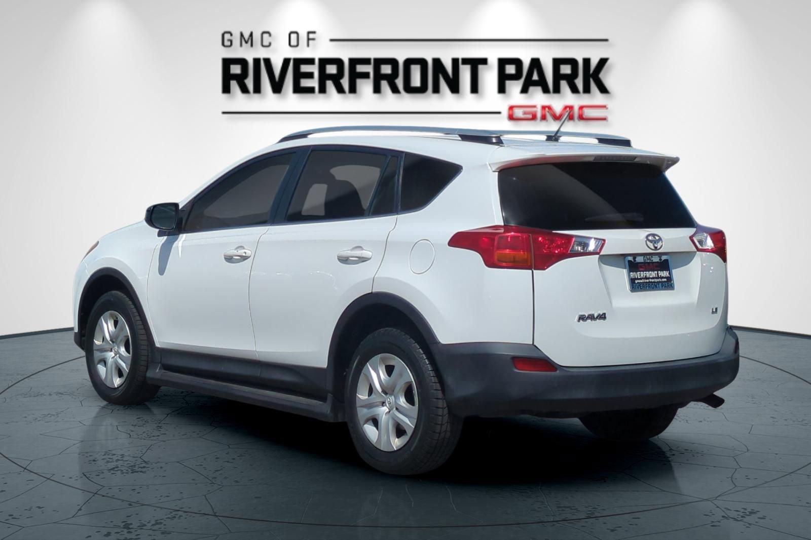 Used 2015 Toyota RAV4 LE FWD image 5