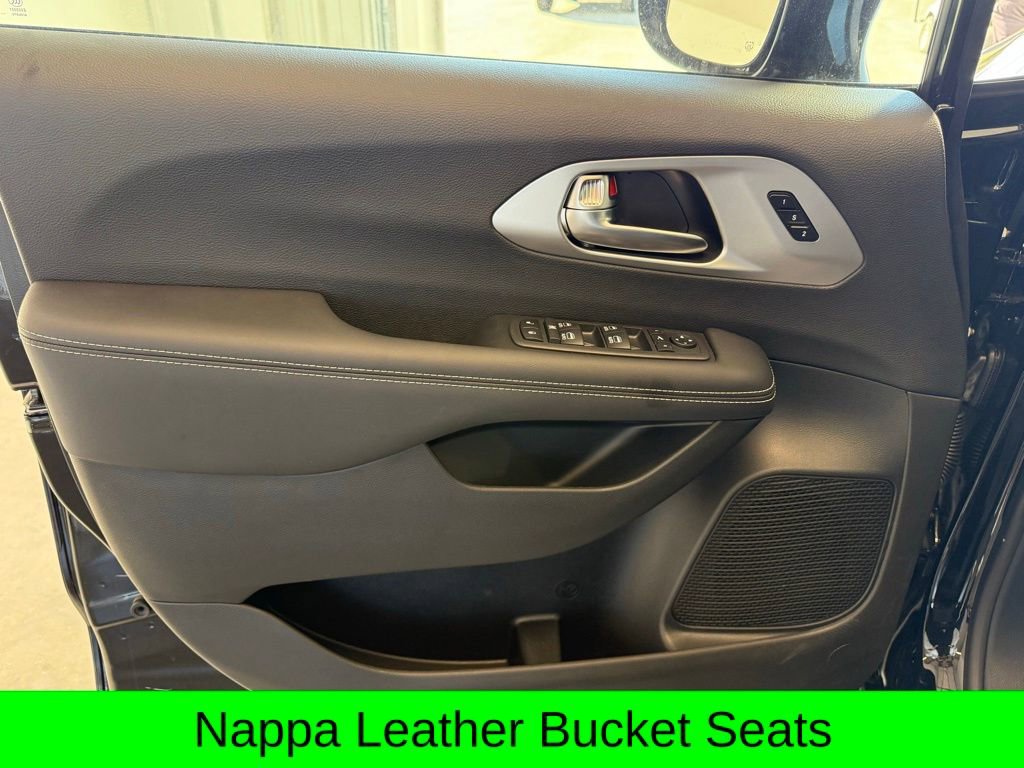 New 2026 Chrysler Pacifica Limited w/ S Appearance Package image 13