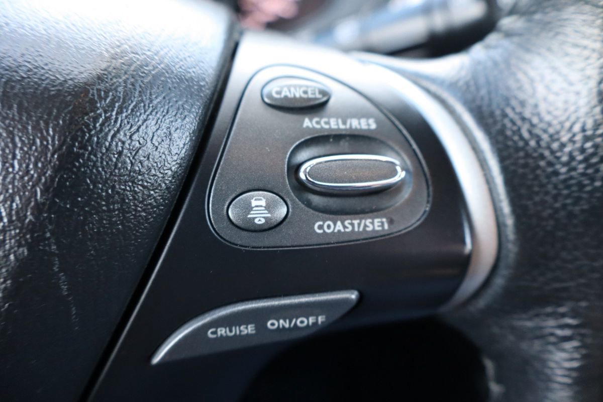 Used 2019 Nissan Pathfinder SL AWD/4WD image 32