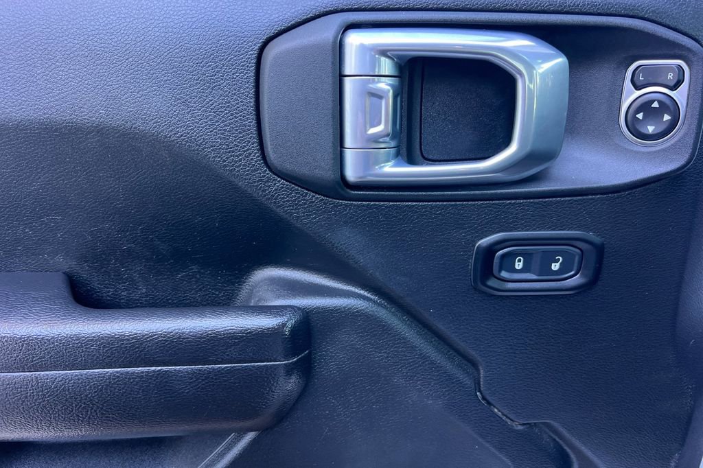 Used 2021 Jeep Gladiator Rubicon w/ LED Lighting Group image 11