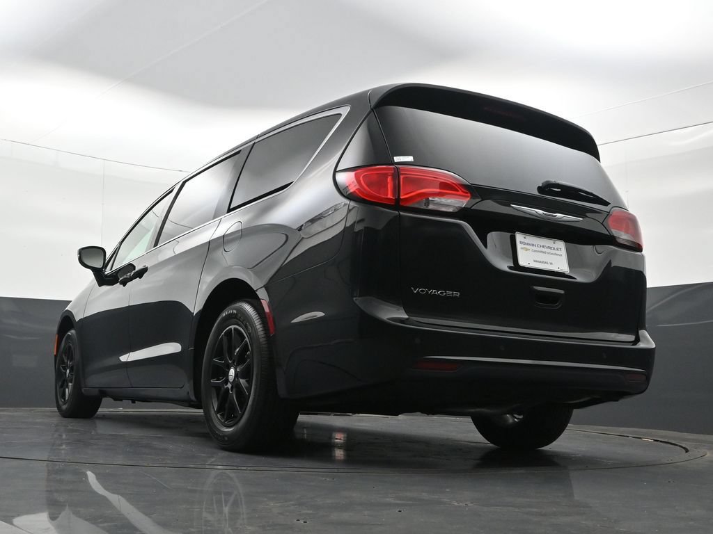 Used 2026 Chrysler Voyager LX FWD image 36