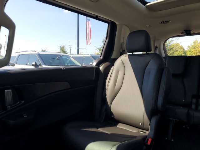 New 2027 Kia Carnival SX w/ Dark Edition Package FWD image 10