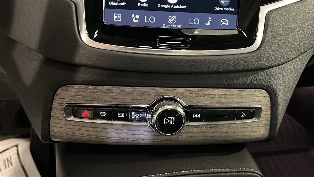 Certified 2023 Volvo XC90 B6 Ultimate w/ Protection Package Premier AWD/4WD image 17