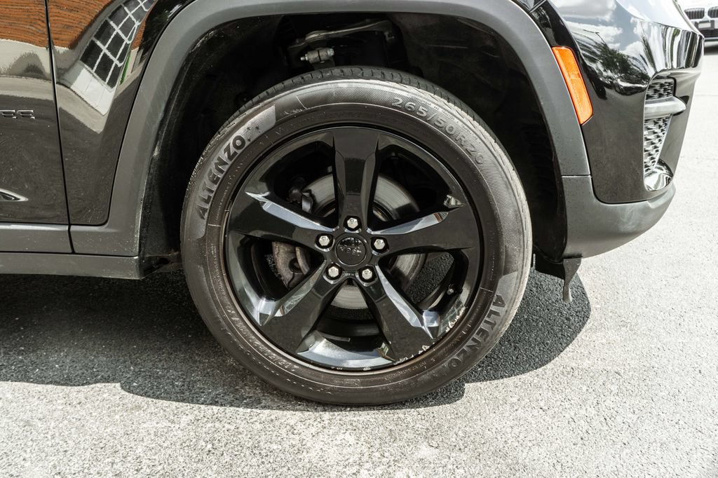 Used 2023 Jeep Grand Cherokee Altitude AWD/4WD image 4
