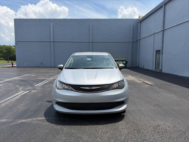 Used 2023 Chrysler Voyager LX FWD image 7