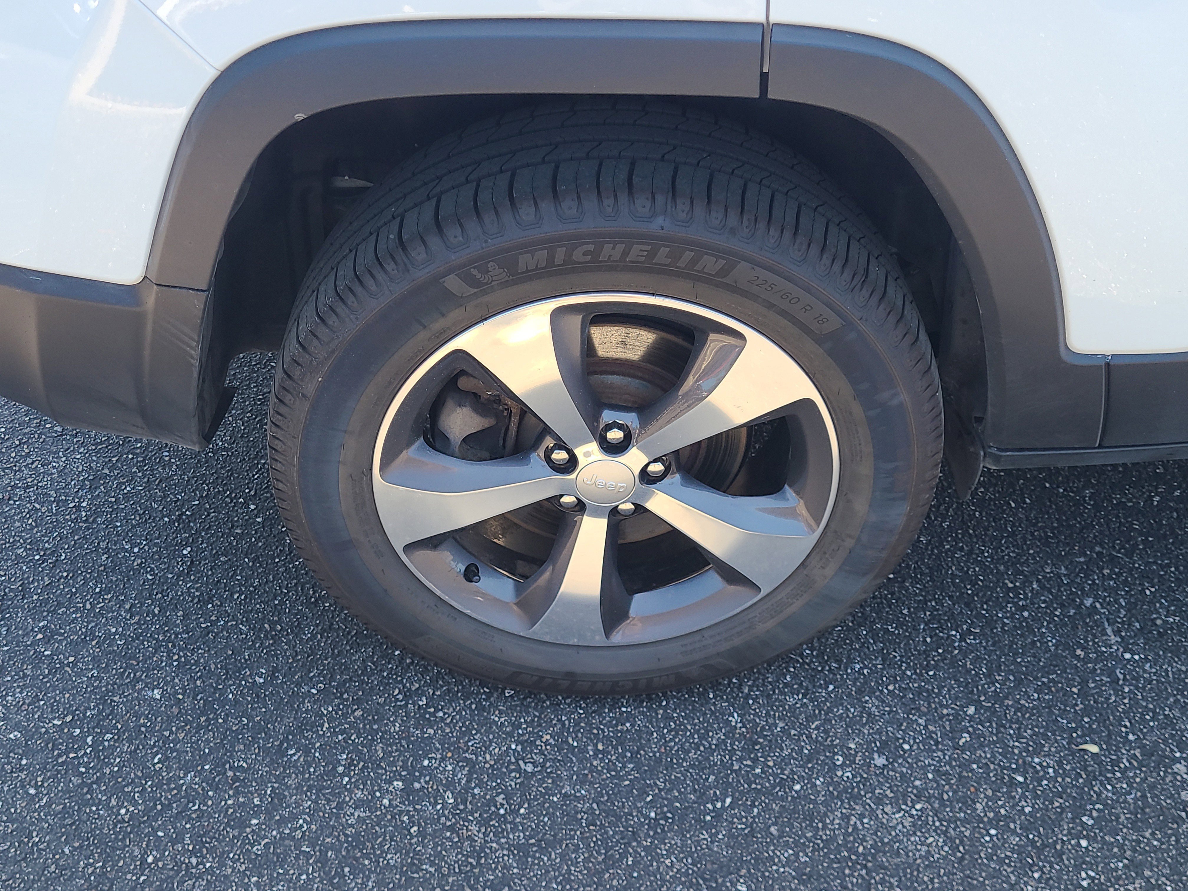 Used 2020 Jeep Cherokee Limited AWD/4WD image 7