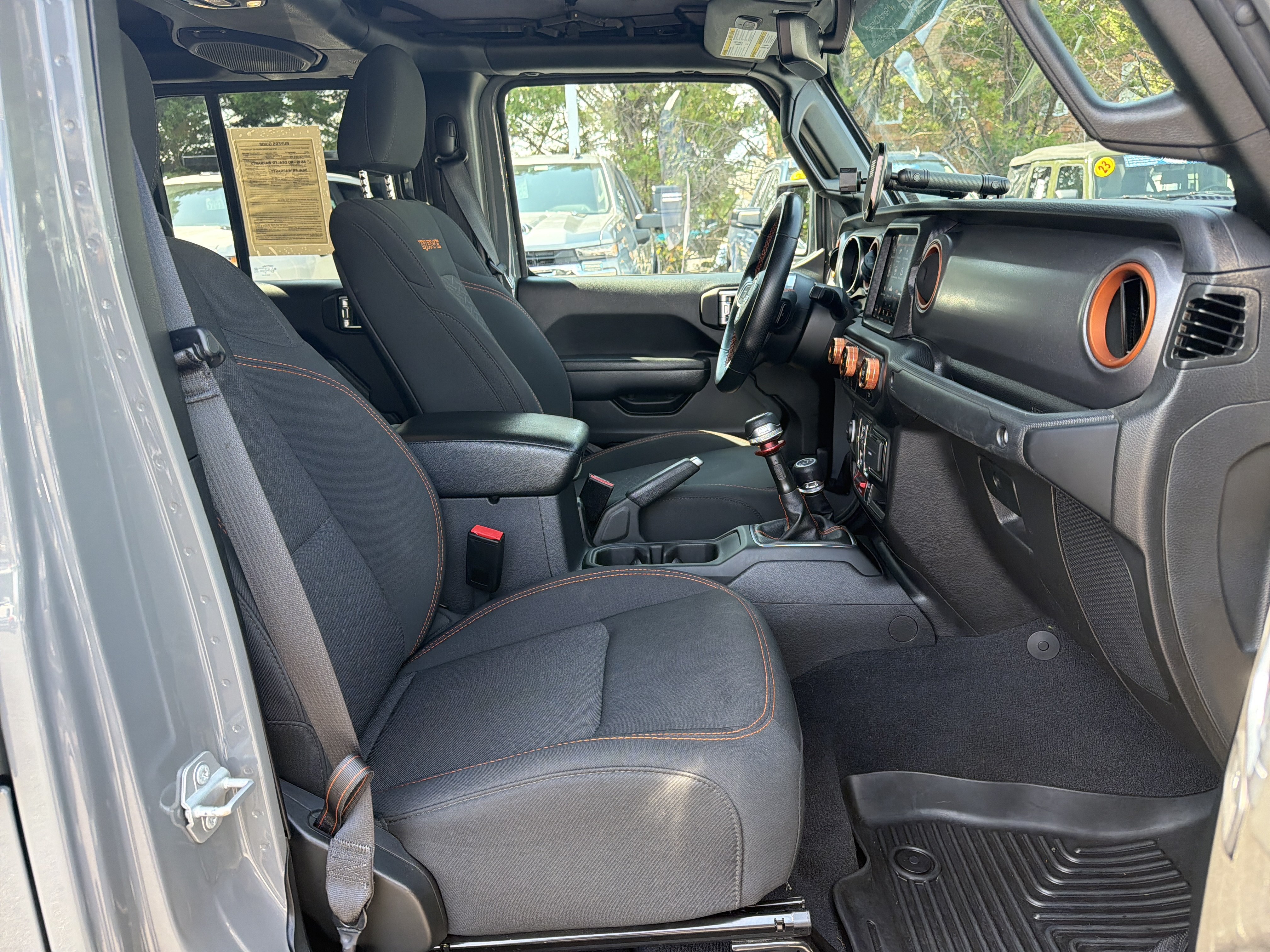 Used 2023 Jeep Gladiator Mojave AWD/4WD image 34