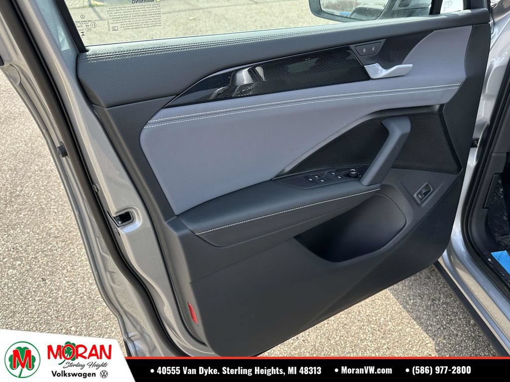 Used 2026 Volkswagen Tiguan SE AWD/4WD image 11