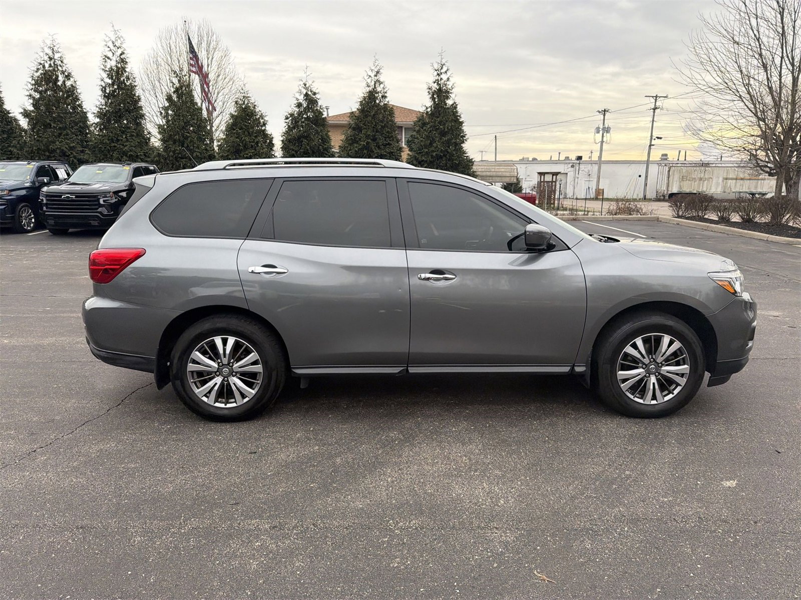 Used 2018 Nissan Pathfinder SV w/ Cargo Package image 9