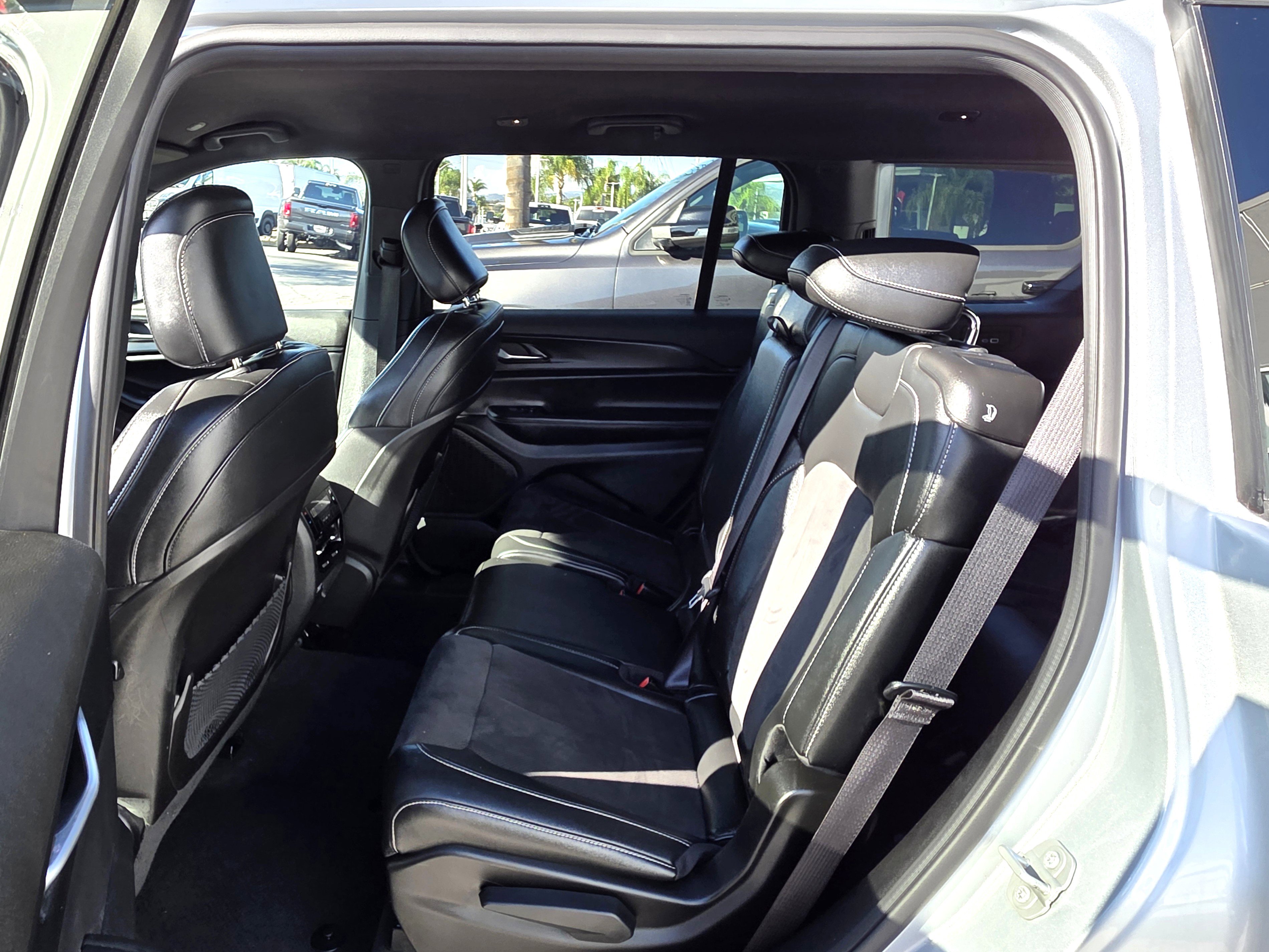 Certified 2024 Jeep Grand Cherokee L Laredo image 19