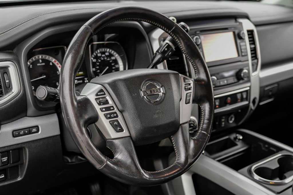 Used 2018 Nissan Titan PRO-4X w/ Pro-4x Convenience Package AWD/4WD image 14