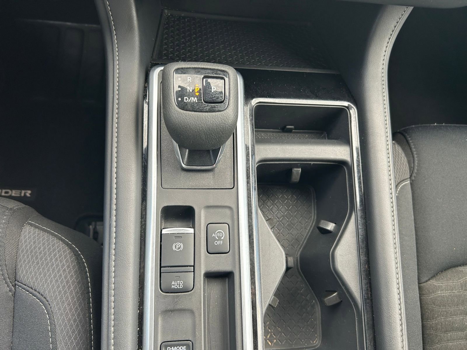 Used 2025 Nissan Pathfinder SV image 36