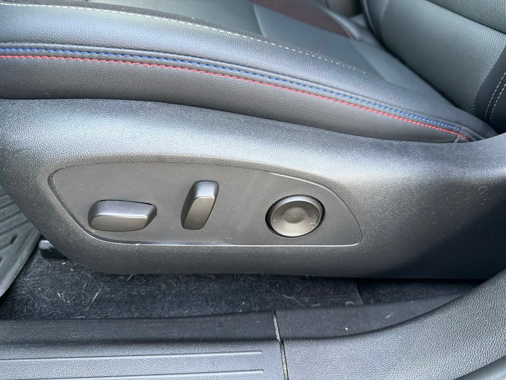Certified 2025 Chevrolet Equinox EV RS FWD image 9
