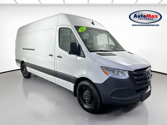 Used 2025 Mercedes-Benz Sprinter 2500 image 1