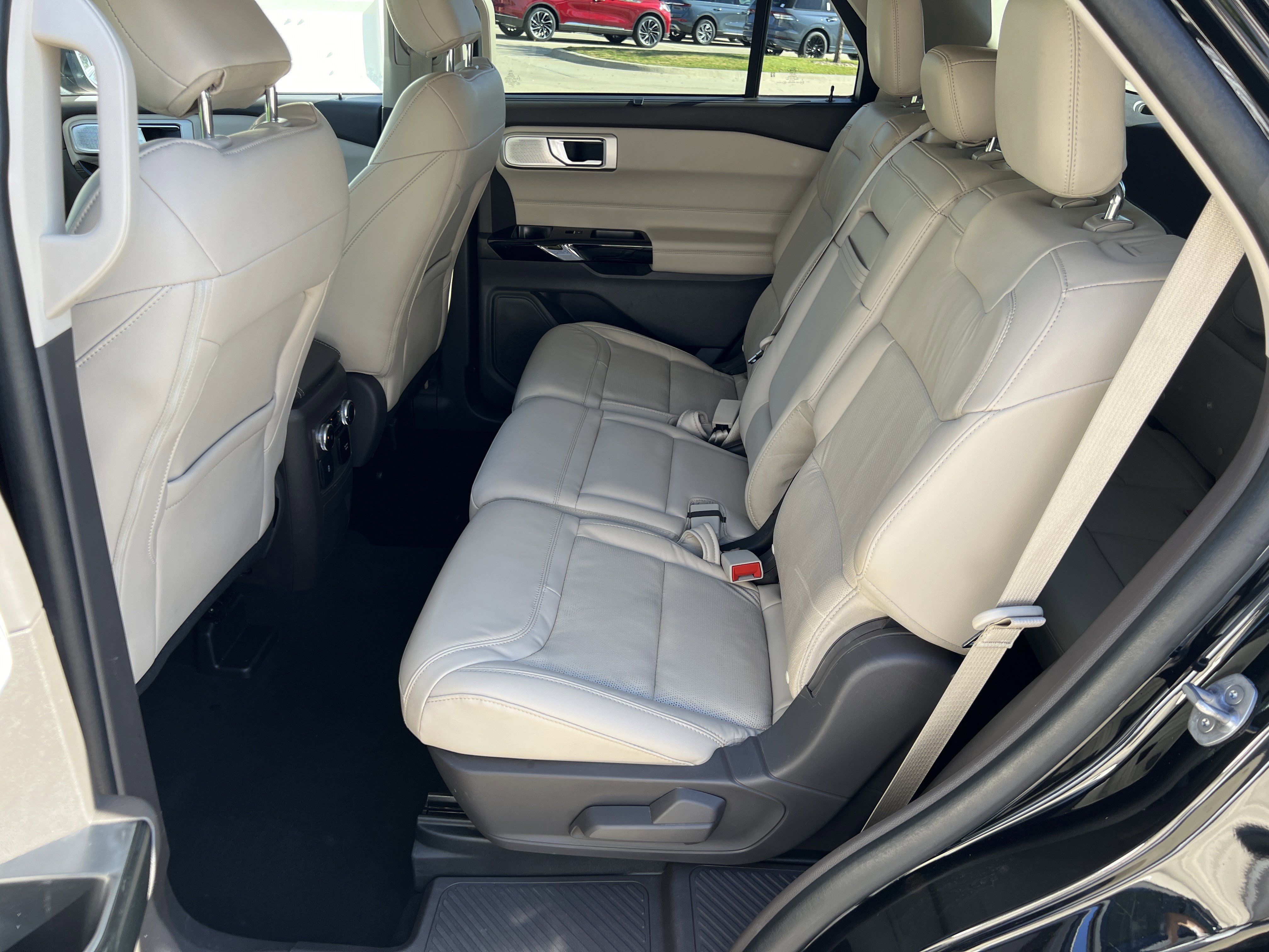 Used 2023 Ford Explorer Platinum w/ Technology Package image 33