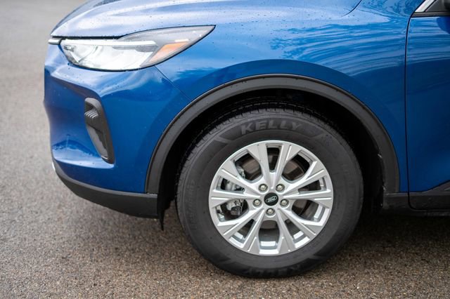 Used 2023 Ford Escape Active w/ Tech Pack #1 AWD/4WD image 9