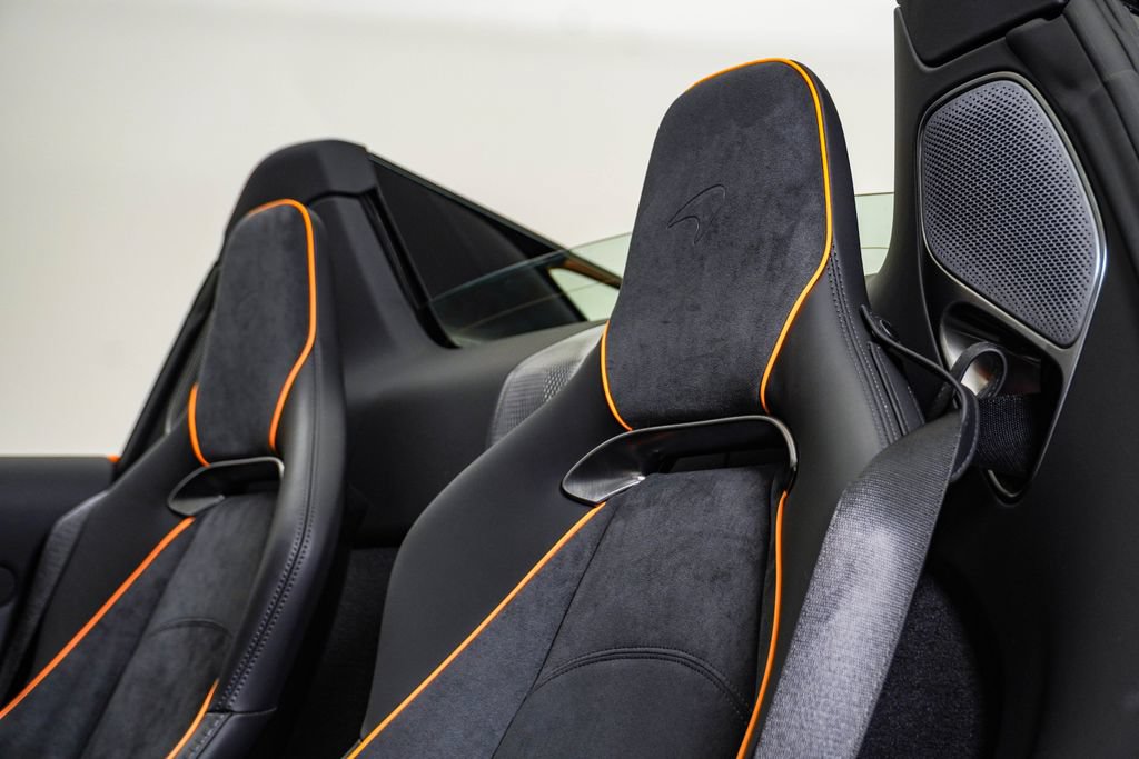 Used 2026 McLaren Artura Spider RWD image 24