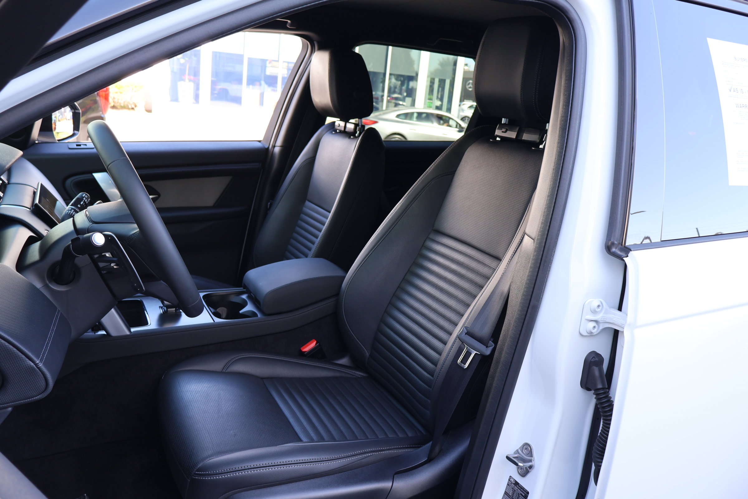 Used 2024 Land Rover Discovery Sport Dynamic SE image 2