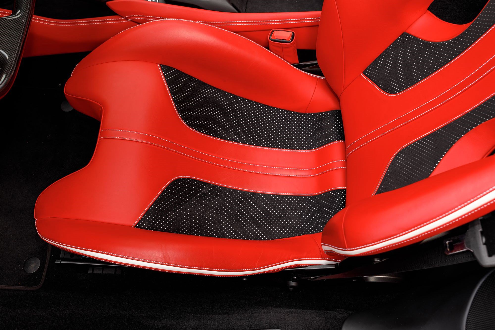 Used 2022 Ferrari F8 Tributo RWD image 30