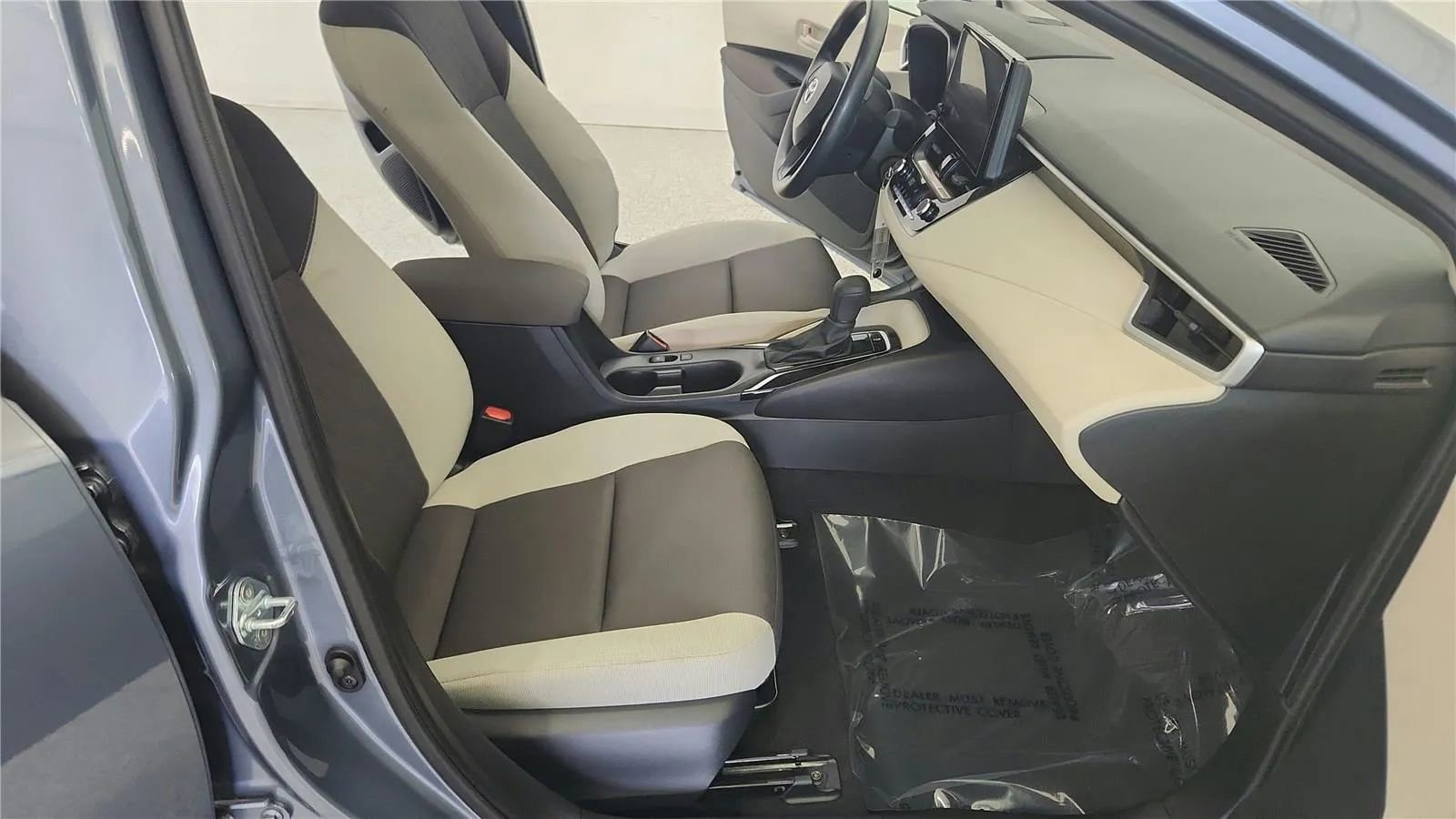 Used 2025 Toyota Corolla LE image 36