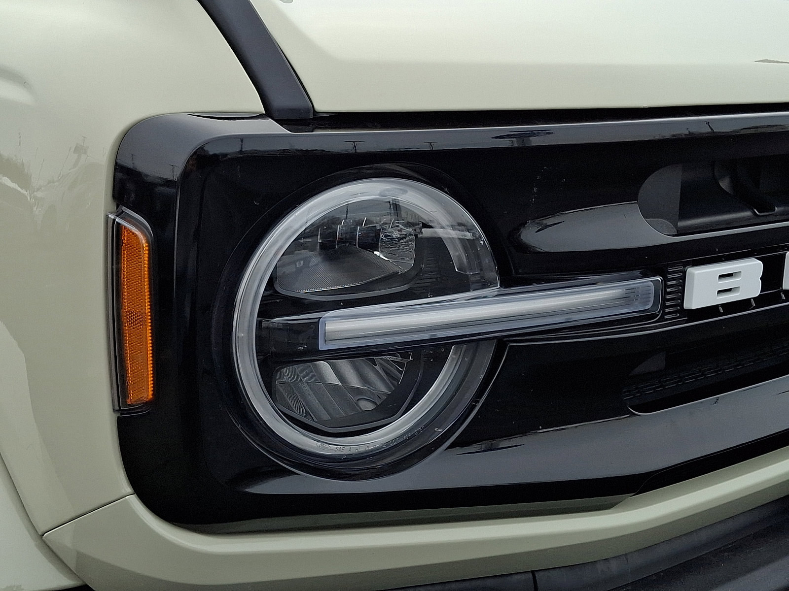 Used 2025 Ford Bronco Outer Banks image 9