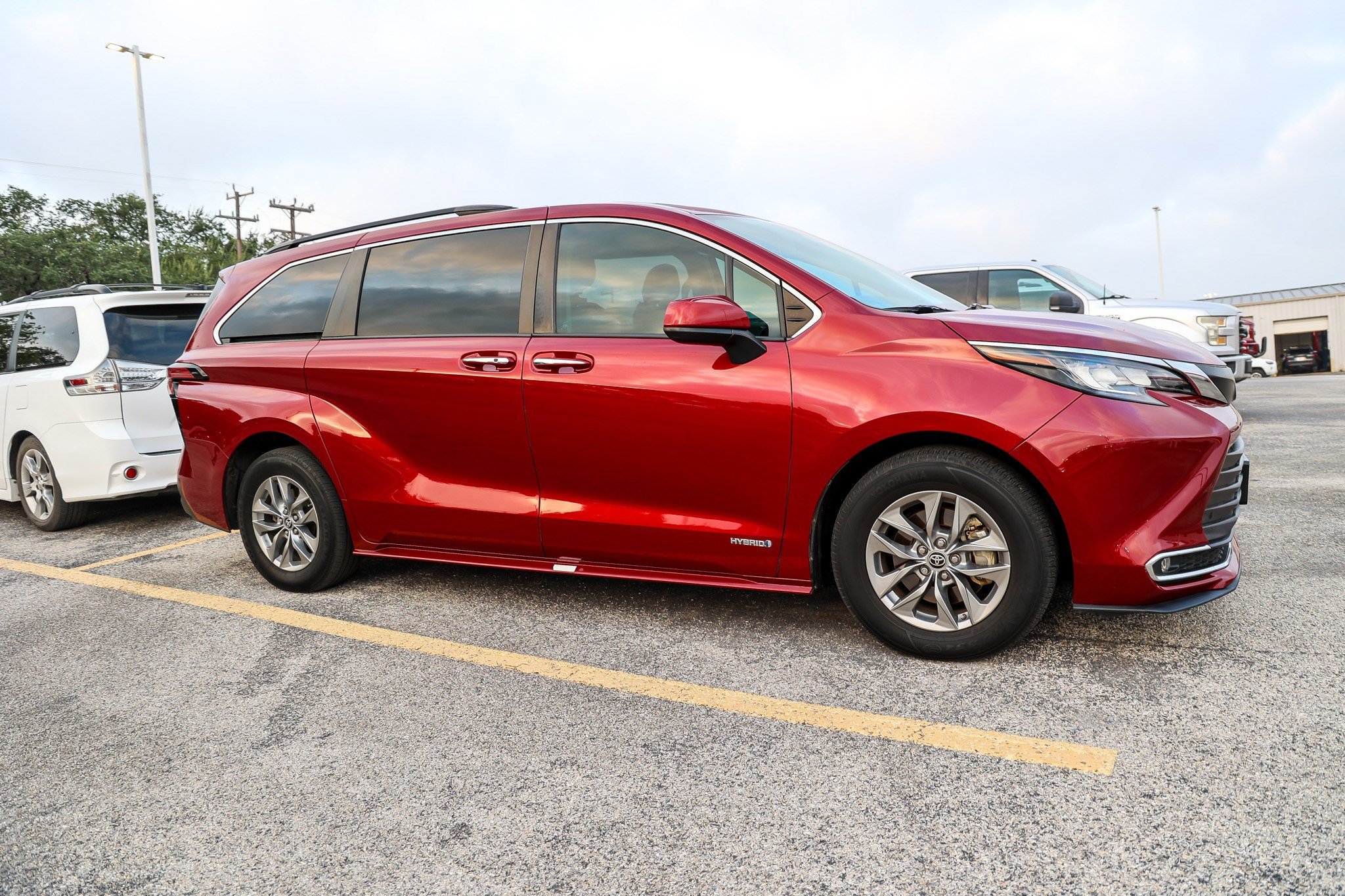 Used 2021 Toyota Sienna XLE FWD image 5