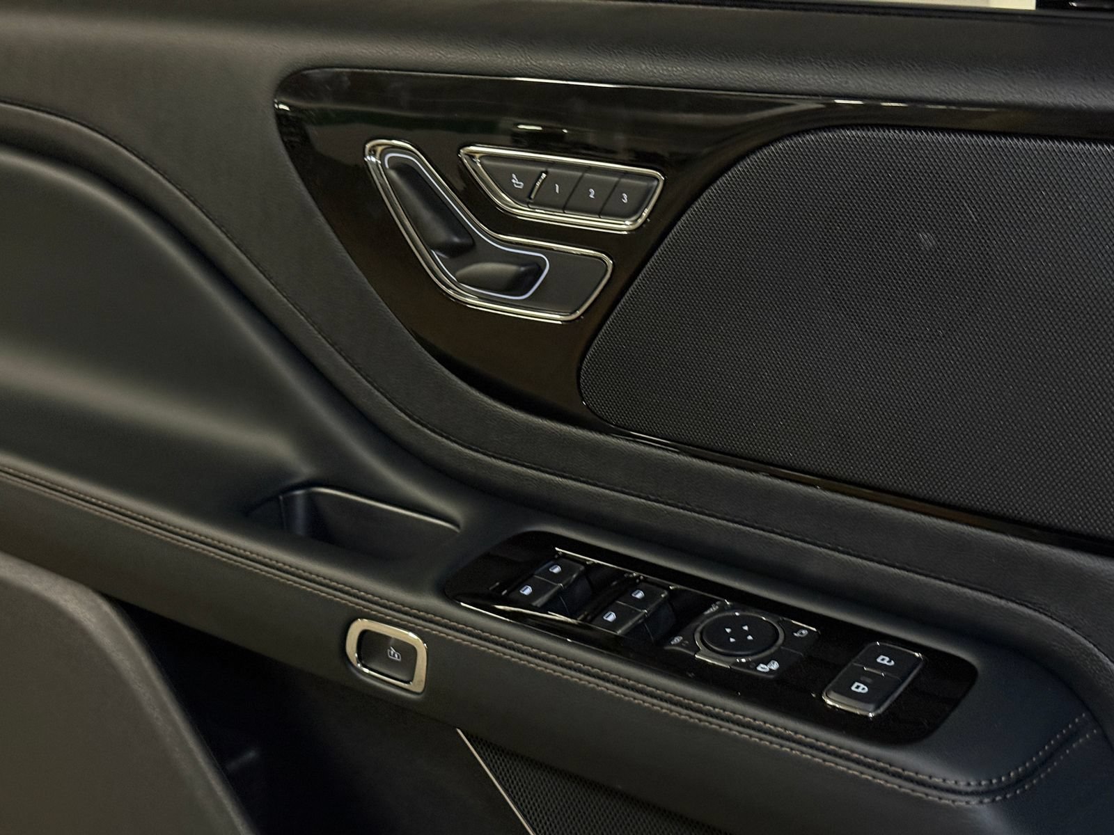New 2026 Lincoln Aviator AWD image 35
