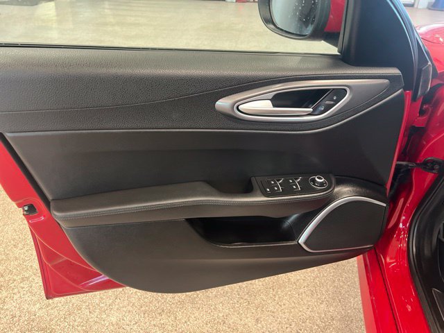 Used 2017 Alfa Romeo Giulia AWD w/ Sport Appearance Package image 18
