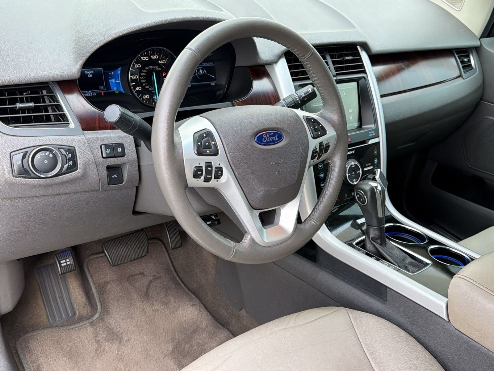 Used 2014 Ford Edge Limited w/ Equipment Group 301A FWD image 4