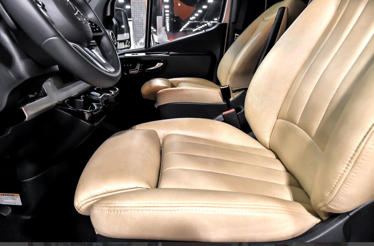 Used 2022 Mercedes-Benz Sprinter 3500 image 8