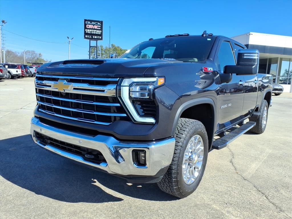 Used 2024 Chevrolet Silverado 2500 LTZ w/ LTZ Plus Package image 3