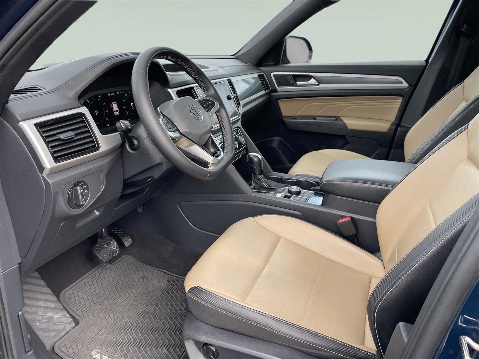 Used 2022 Volkswagen Atlas Cross Sport SE w/ Panoramic Sunroof Package image 13