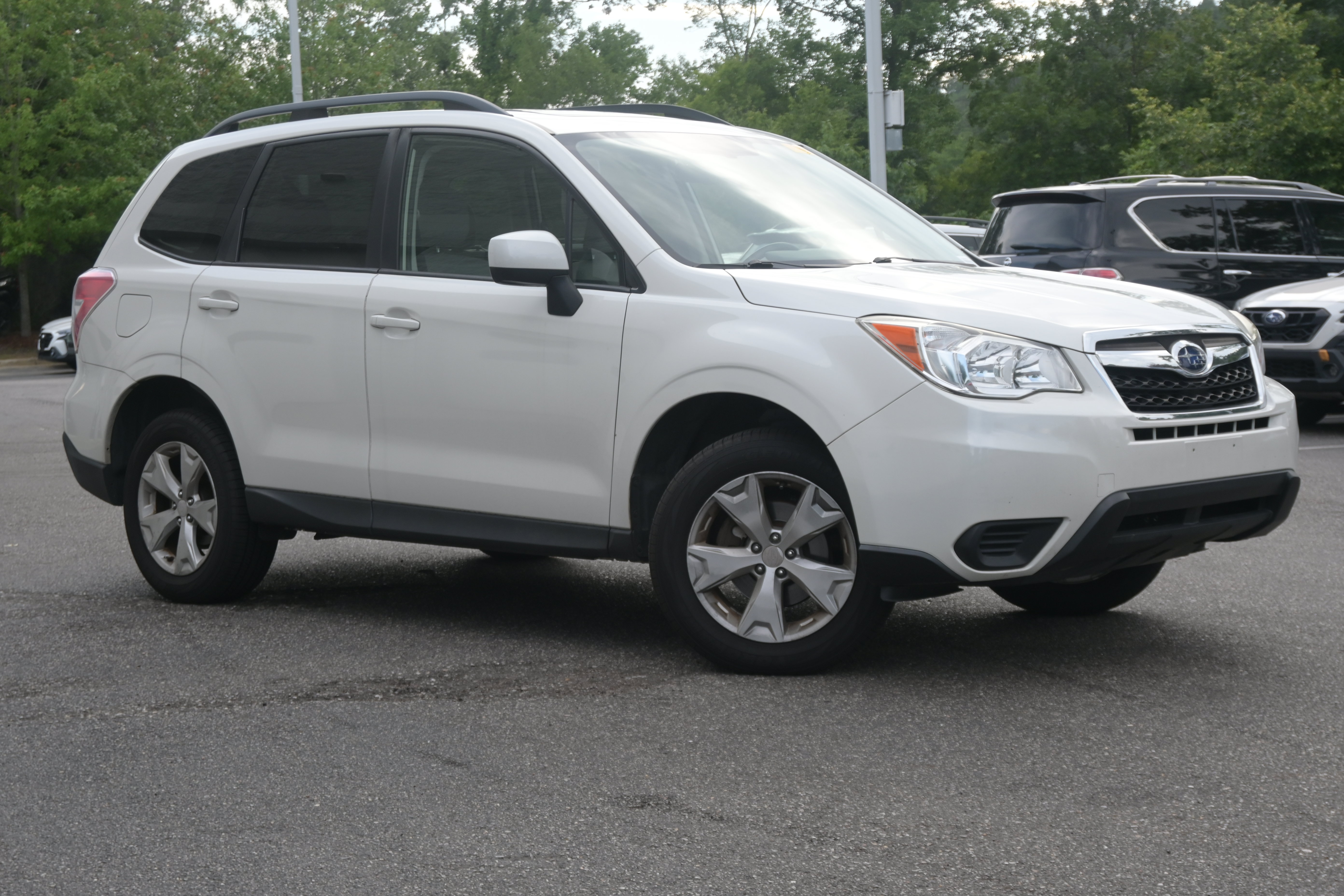 Used 2016 Subaru Forester 2.5i Premium w/ Popular Package #1 AWD/4WD image 2
