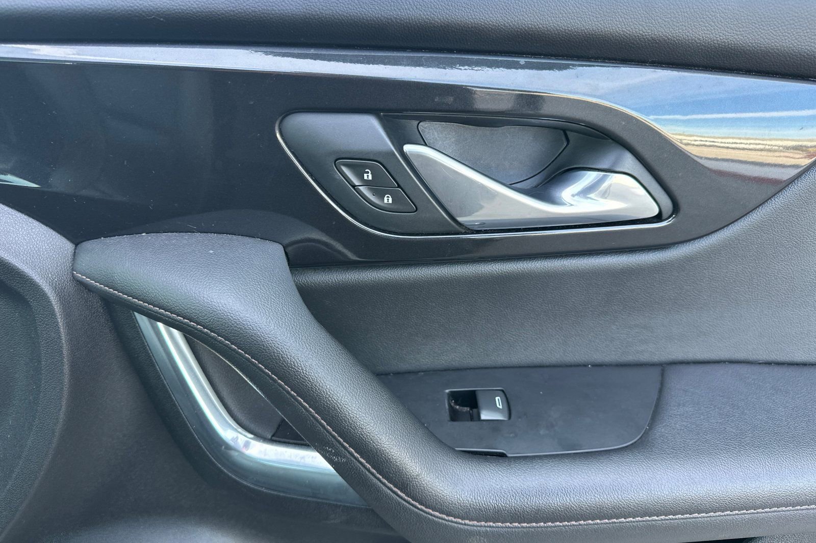 Used 2019 Chevrolet Blazer Premier w/ Sun and Wheels Package image 21