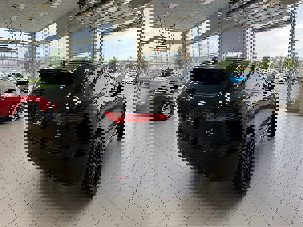 Used 2019 Jaguar F-PACE S image 8