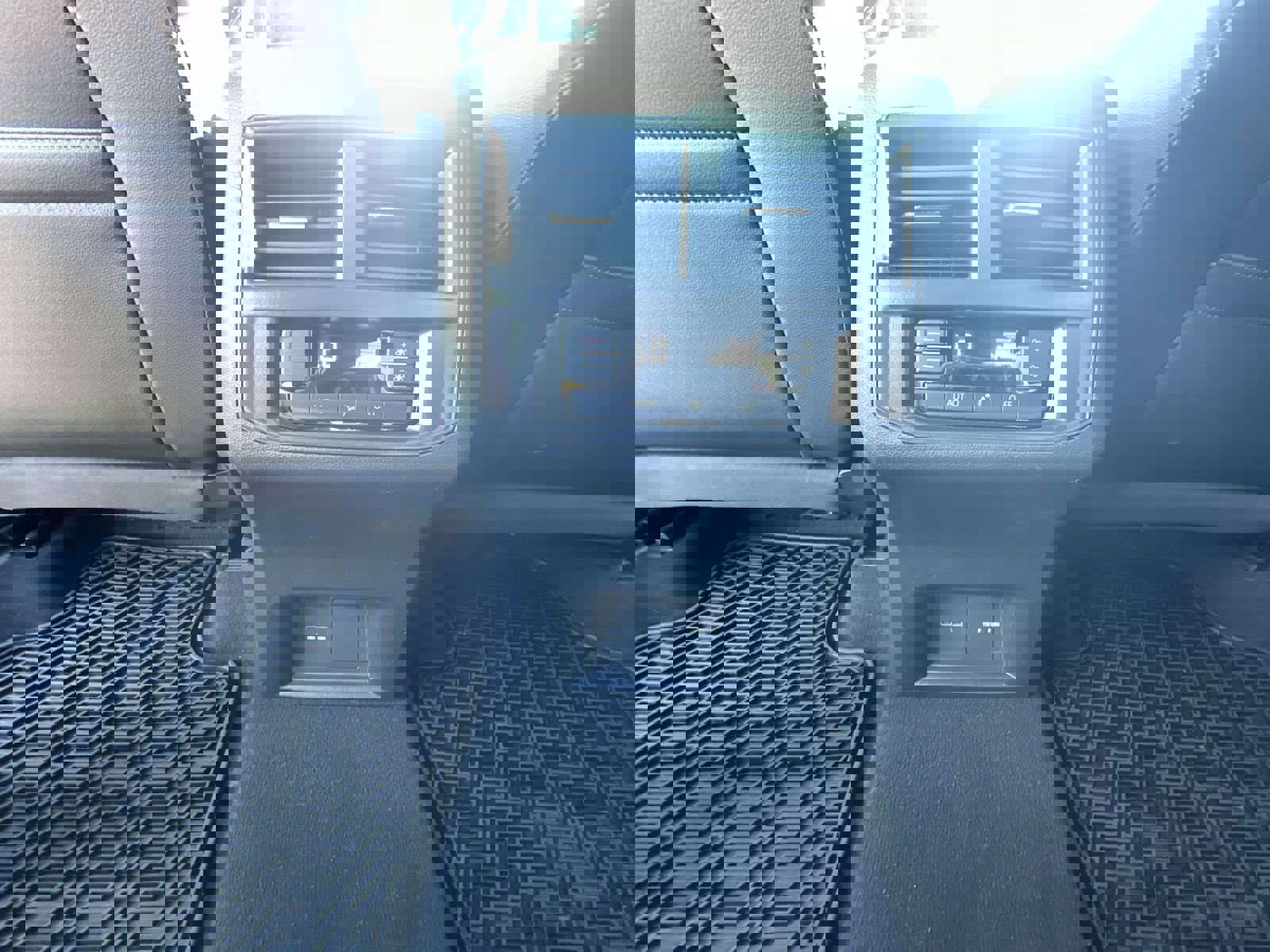 Used 2022 Volkswagen Atlas SEL image 22