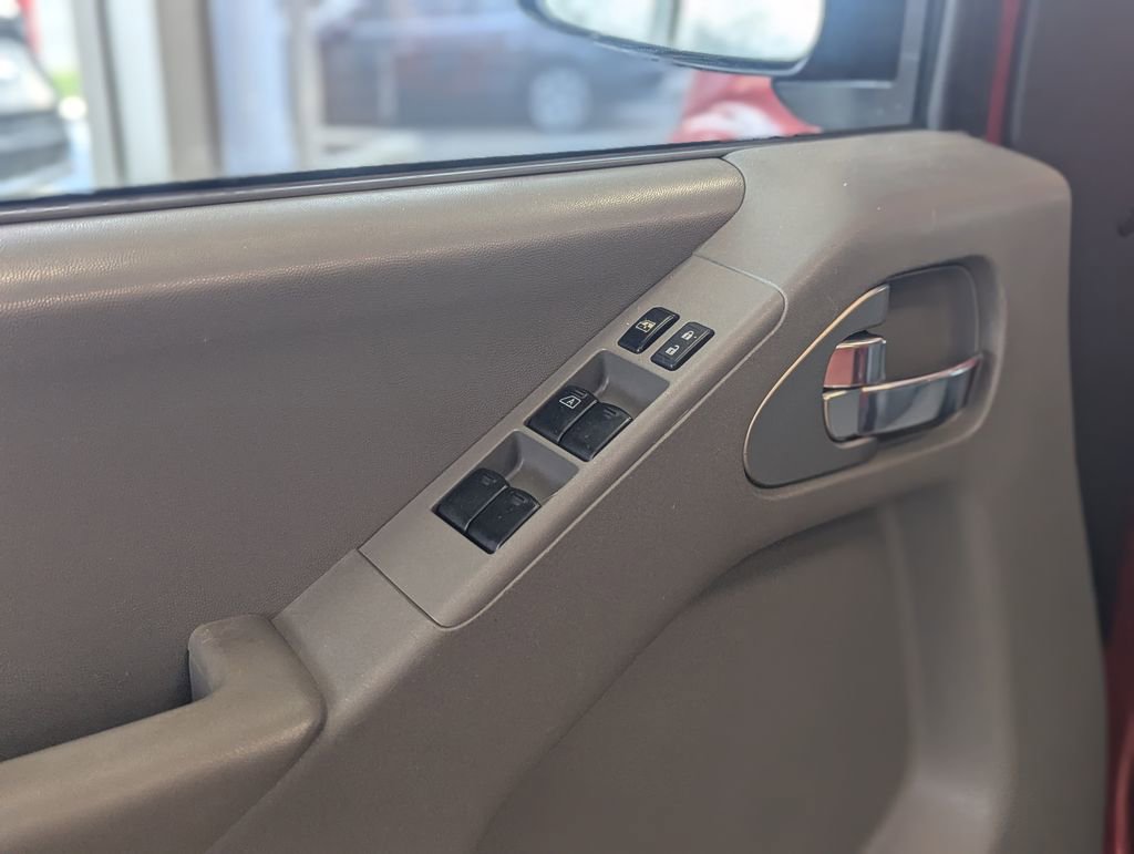 Used 2019 Nissan Frontier SV image 17