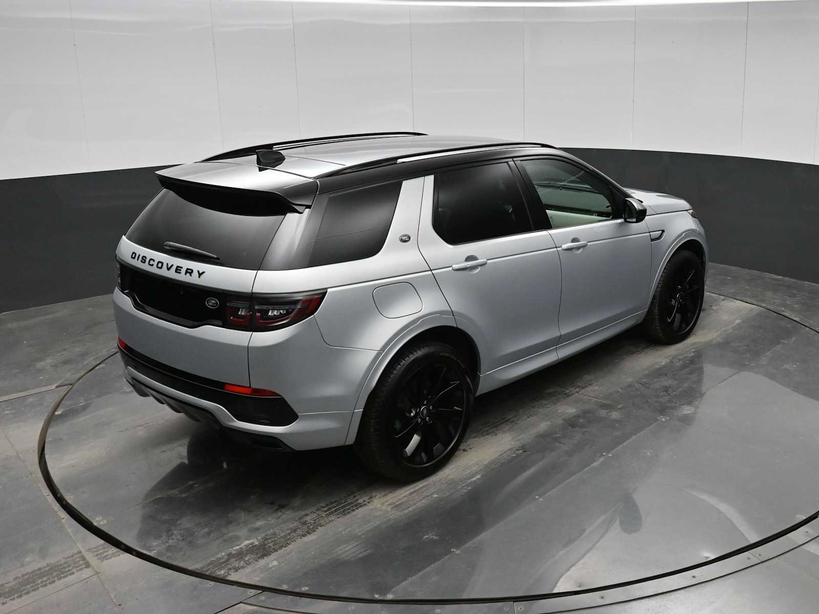 Used 2023 Land Rover Discovery Sport SE R-Dynamic image 28