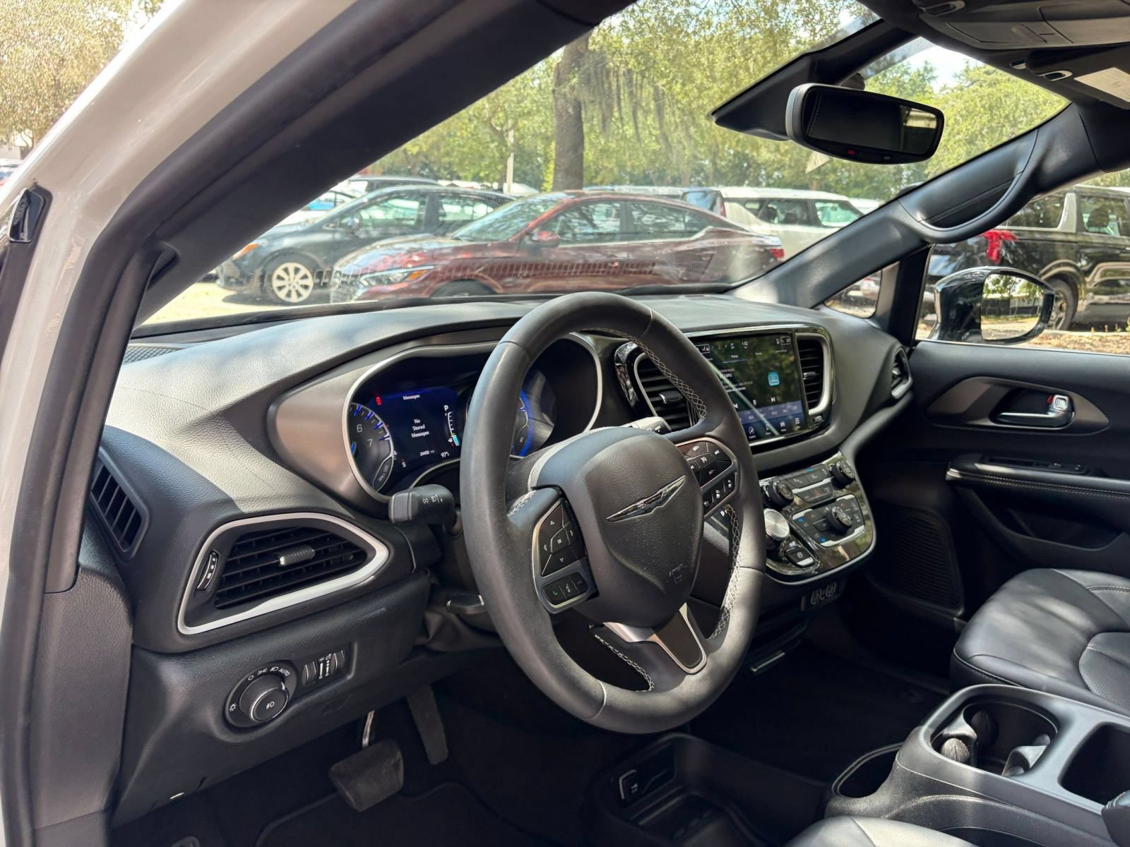 Used 2025 Chrysler Pacifica Select FWD image 36