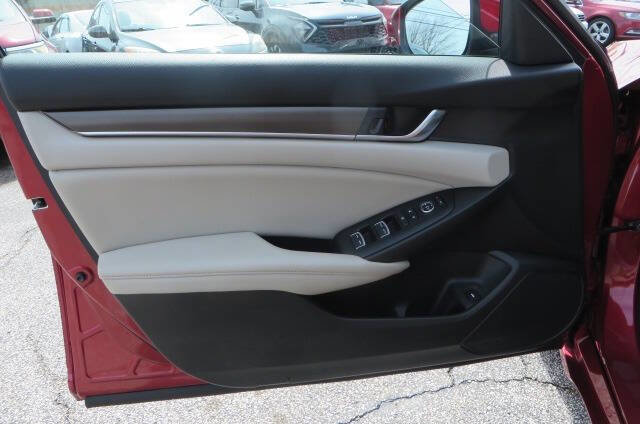 Used 2019 Honda Accord Hybrid image 9