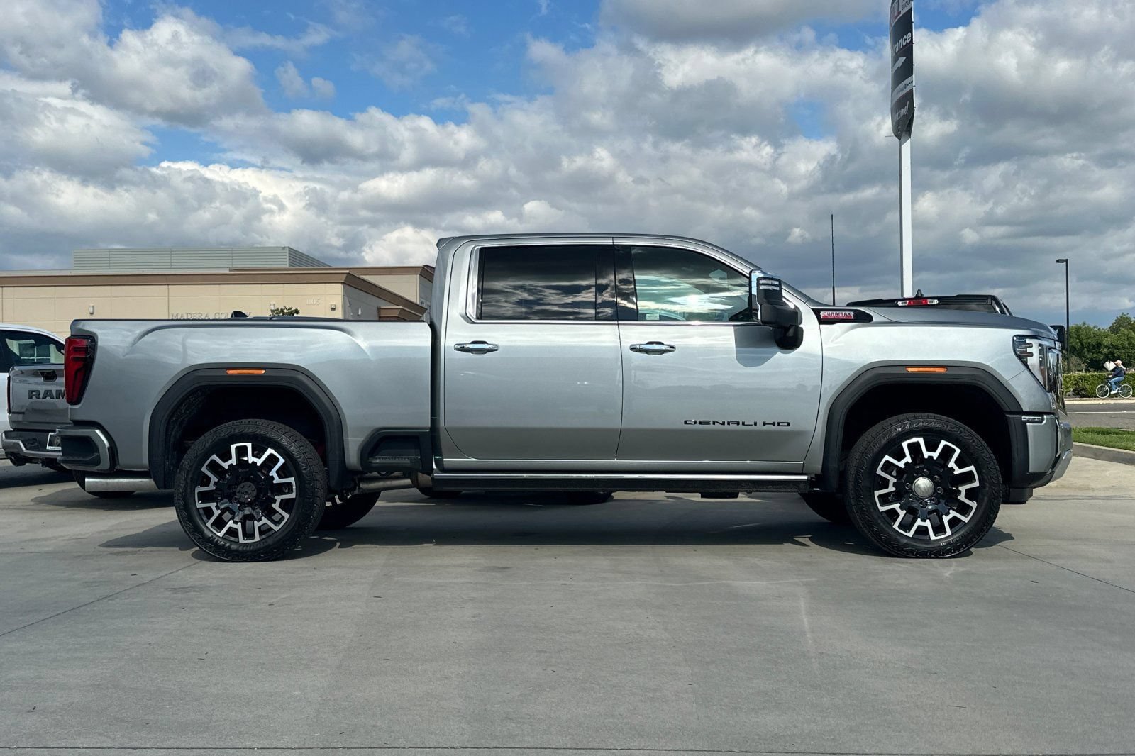 New 2026 GMC Sierra 2500 Denali w/ Technology Package AWD/4WD image 9