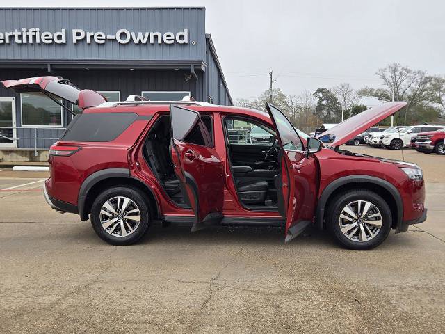 Certified 2024 Nissan Pathfinder SL w/ Black Appearance Package image 13