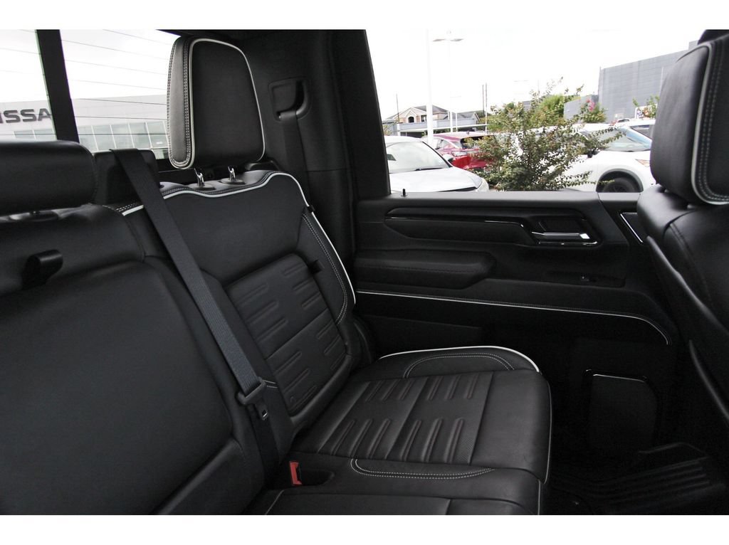 Used 2025 GMC Sierra 2500 AT4X AWD/4WD image 15