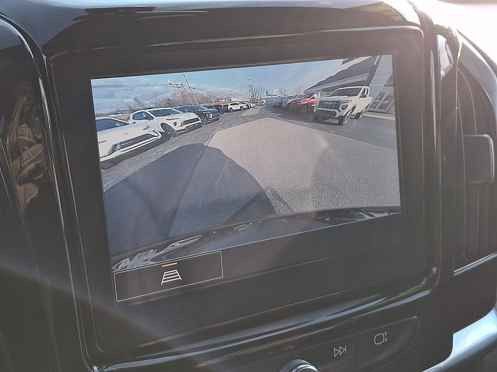 Used 2022 Chevrolet Traverse LT image 16