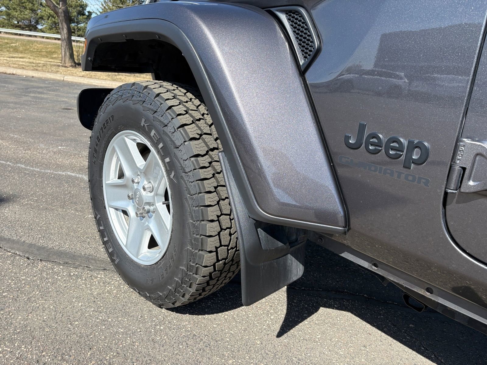 Used 2022 Jeep Gladiator Sport image 19
