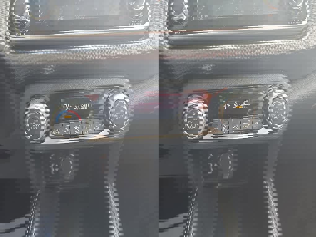 Used 2020 Nissan Kicks SV image 10