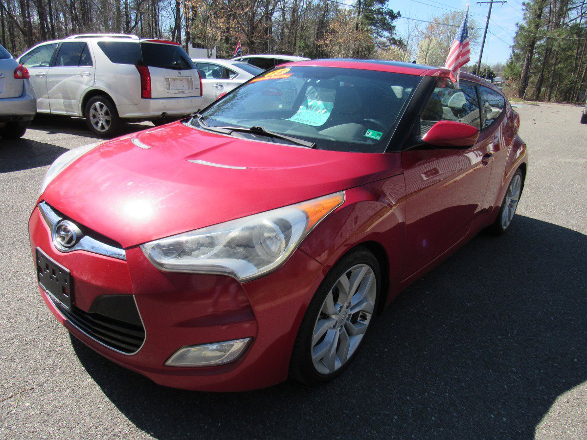 Used 2013 Hyundai Veloster BASE w/ Style Pkg image 2